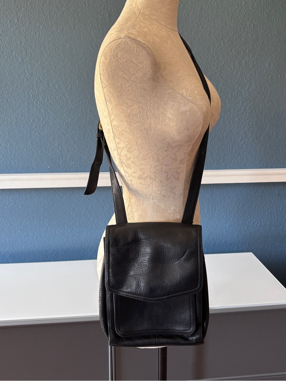 Fossil Vintage 1954 Black Pebbled Leather Crossbody Bag Key Charm Style 75082